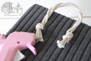 Como-Fazer-uma-Cesta-Organizadora-com-Papelão-8