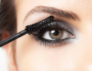 Como-passar-rímel-corretamente
