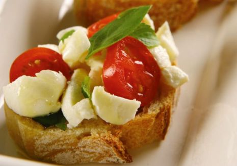 receita-bruschetta-de-tomate-e-mussarela-de-bufala