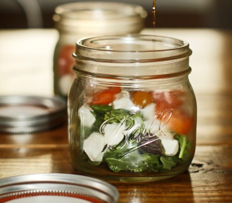 caprese-salad-in-a-jar