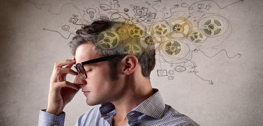 hombre-pensando - Bloquear informações irrelevantes é um sinal de um cérebro mais eficiente - pitacoseachados1